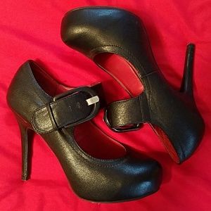Black Mary Jane Pumps